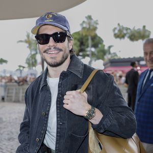 François Civil se rend à l'Hôtel Martinez pour assister à une projection avant le 78ème Festival de Cannes le 15 mai 2025 à Cannes, France. Photo by Marco Piovanotto/ABACAPRESS.COM