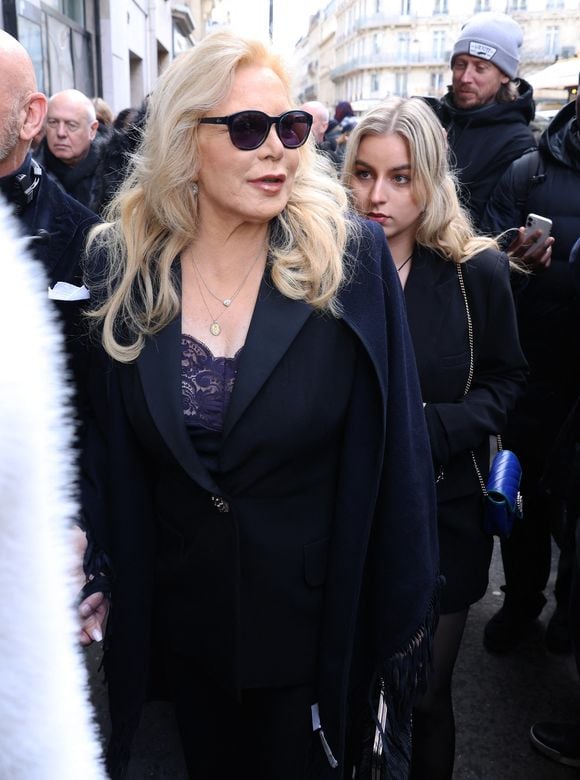 Photo : Sylvie Vartan - Les célébrités arrivent au défilé Stéphane Rolland  à la Salle Pleyel, "Collection Haute Couture Printemps/Eté 2025" lors de la  Fashion Week de Paris (PFW), le 28 janvier