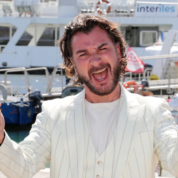 À savoir Michaël Youn

Michael Youn - Photocall du film "Flashback" lors de la 26ème Edition du Festival de la Fiction de La Rochelle. Le 12 septembre 2024
© Patrick Bernard / Bestimage
