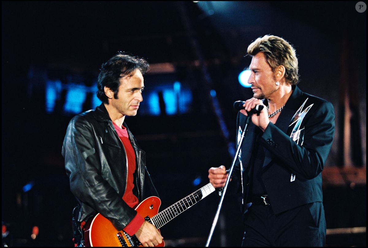 photo-archives-jean-jacques-goldman-et-johnny-hallyday-sur-scene