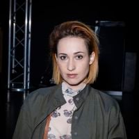 Cette grande artiste dévoile son nouveau titre avec Caroline Darian, la fille de Gisèle Pelicot, parmi les figurantes de son clip