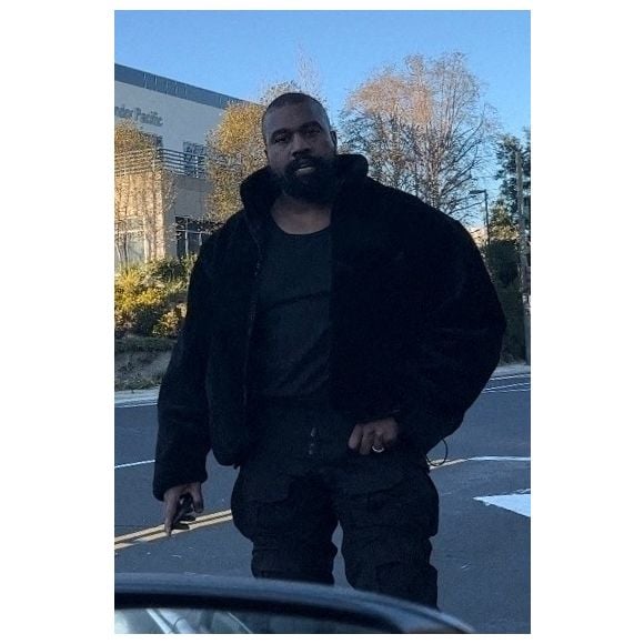 Exclusif - Kanye West agresse une photographe en train de le filmer à Los Angeles