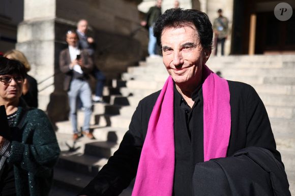 Pourtant, le 15 février, dans les colonnes de la Tribune Dimanche, celui-ci a affirmé que "jamais de [sa] vie l'argent n'a[vait] été moteur". 

Jack Lang après la cérémonie d'enterrement de l'actrice italo-française Claudia Cardinale à l'église Saint-Roch à Paris, France, le 30 septembre 2025. Photo par Raphael Lafargue/ABACAPRESS.COM