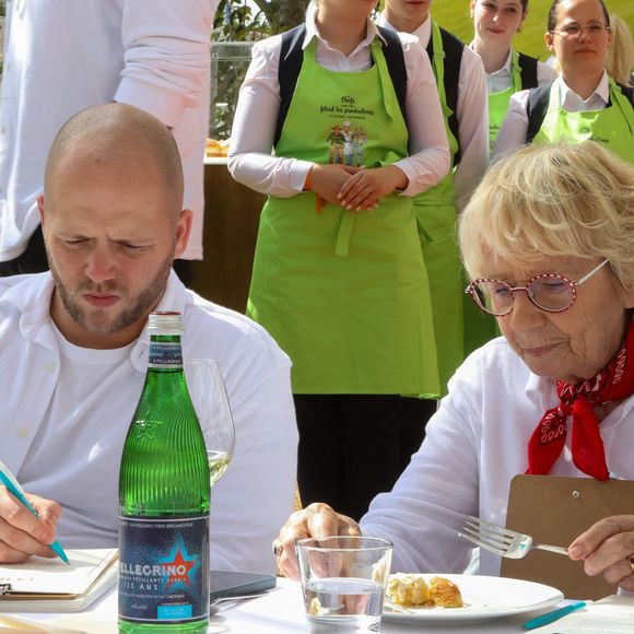 Mais avant de partir, Mercotte sera dans la 14e saison du "Meilleur Pâtissier".

Les Chefs à Saint-Tropez fêtent les producteurs 2025 - Inauguration de la 5e édition,  les Chefs et les producteurs se retrouvent sur la place des Lices à Saint-Tropez, le 3 mai 2025. Le chef Pâtissier Cédric Grolet Président du Jury du concours de Patisserie - La Tropezienne. Brandon Dehan et Mercotte. ©Jean-Marc Lhomer / Bestimage.