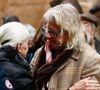 Une bien triste journée pour le clan Pompidou et ses proches... 

Exclusif - Nicole Pompidou, la veuve du défunt, et Pierre-Jean Chalençon - Obsèques d'Alain Pompidou en l'église Saint-Louis-en-l'Île à Paris. 
© Christophe Clovis / Bestimage