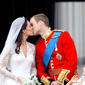 Qui avait travaillé sur la robe de mariée de Kate avec Sarah Burton

Archives - Mariage du prince William, duc de Cambridge et de Catherine Kate Middleton à Londres le 29 avril 2011