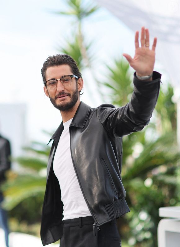 Pierre Niney - Photocall du film "Histoires Parallèles" lors du 79ème Festival International du Film de Cannes, le 15 mai 2026. Photo par Jacovides/Moreau/Bestimage
