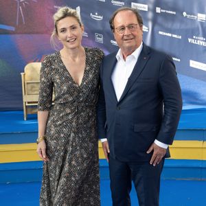 Redevenu député, il bénéficie de certains privilèges liés à son statut d'ancien chef d'État

Julie Gayet et son mari François Hollande aux arrivées sur le tapis bleu de la 16ème édition du festival du film francophone de Angoulême le 25 août 2023.
© Coadic Guirec / Bestimage