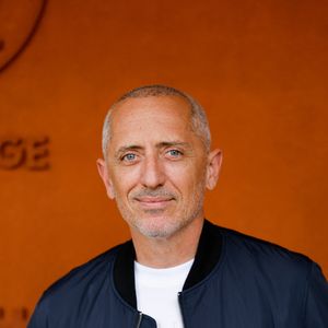 Gad Elmaleh au village lors des Internationaux de France de Tennis de Roland Garros 2025, à Paris, France, le 8 juin 2025. © Cyril Moreau/Bestimage