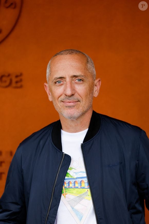 Gad Elmaleh au village lors des Internationaux de France de Tennis de Roland Garros 2025, à Paris, France, le 8 juin 2025. © Cyril Moreau/Bestimage