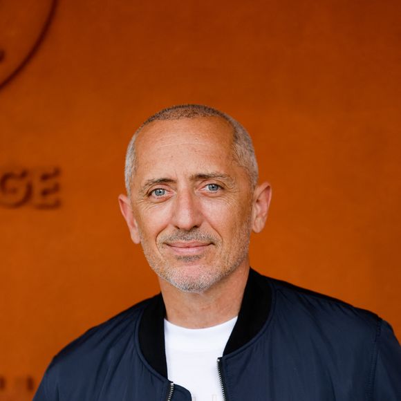 Gad Elmaleh au village lors des Internationaux de France de Tennis de Roland Garros 2025, à Paris, France, le 8 juin 2025. © Cyril Moreau/Bestimage