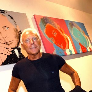 Le styliste avait fait des confidences sur sa vie privée peu avant de s'éteindre.

Giorgio Armani devant son porrtrait lors de l'exposition Andy Warhol à Milan.  © Mauro Bottaro/ABACAPRESS.COM