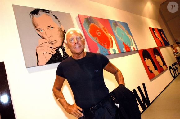 Le styliste avait fait des confidences sur sa vie privée peu avant de s'éteindre.

Giorgio Armani devant son porrtrait lors de l'exposition Andy Warhol à Milan.  © Mauro Bottaro/ABACAPRESS.COM