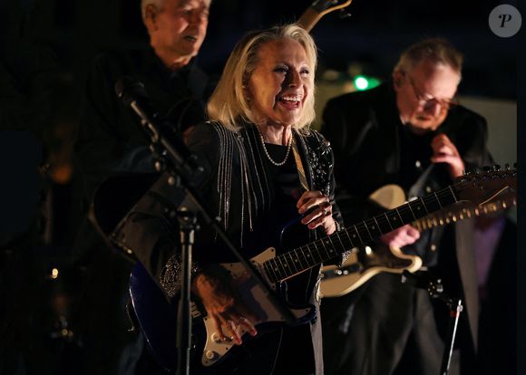 Exclusif - Veronique Sanson en Show Case lors de la soirée anniversaire des 25 ans de la Terrasse de Albane pendant le 79ème Festival International du Film de Cannes, France, le 15 mai 2026. © Denis Guignebourg/Bestimage