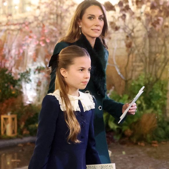 La princesse Charlotte (La princesse Charlotte de Galles) et la princesse de Galles (Catherine (Kate) Middleton, princesse de Galles) partent après le service de chants Together At Christmas à l'abbaye de Westminster à Londres. Date de la photo : Vendredi 5 décembre 2025.