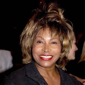 Tina Turner lors d'un défilé Giorgio Armania, à Milan, le 1er octobre 2002. LAPRESSE / BESTIMAGE