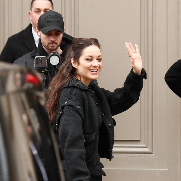 Marion Cotillard - Les célébrités au défilé Chanel 2 "Collection Haute Couture Printemps/Eté 2025" lors de la Fashion Week de Paris (PFW), le 28 janvier 2025

Photo : Christophe Clovis / Bestimage