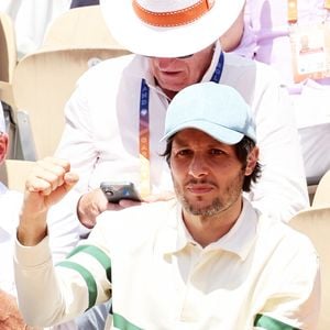 Le chanteur Vianney et sa femme Catherine Robert,  assistent aux Internationaux de France de Tennis de Roland Garros 2026, le 28 mai 2026. © Jacovides / Moreau / Bestimage