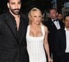 Les ex ne sont donc pas restés en très bons termes, comme le confirme le footballeur
Pamela Anderson et son compagnon Adil Rami lors de la soirée Amber Lounge Monaco 2019 au profit de la fondation de Jackie Stewart "Race Against Dementia" à l'hôtel Méridien Beach Plaza à Monaco, le 24 mai 2019.© Bruno Bebert / Bestimage