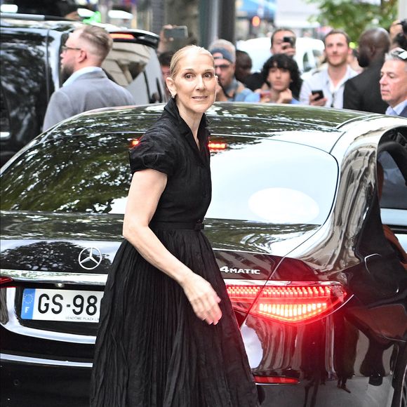 Récemment, des chansons inédites ont circulé sur la Toile mais elles sont fausses et non approuvées par la star

Céline Dion à la sortie de l'hôtel Royal Monceau à Paris avant l'ouverture des Jeux Olympiques (JO) de Paris 2024, à Paris, France, le 24 juillet 2024. Agence/Bestimage