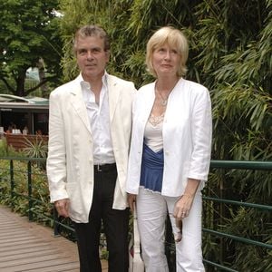 Avec Catherine Ceylac, ils ne souhaitent pas se marier.
Claude Sérillon et sa femme Catherine Ceylac arrivent au 'Village', l'espace VIP des Internationaux de France à Roland Garros à Paris, France, le 9 juin 2007. Photo Giancarlo Gorassini/ABACAPRESS.COM