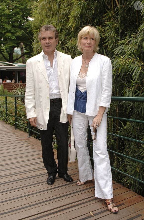 Avec Catherine Ceylac, ils ne souhaitent pas se marier.

Claude Sérillon et sa femme Catherine Ceylac arrivent au 'Village', l'espace VIP des Internationaux de France à Roland Garros à Paris, France, le 9 juin 2007. Photo Giancarlo Gorassini/ABACAPRESS.COM