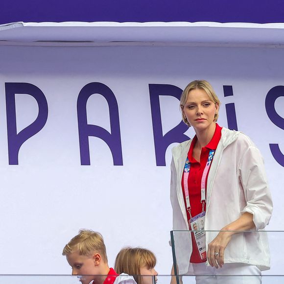 La princesse Charlene de Monaco, et leurs enfants, le prince Jacques de Monaco, marquis des Baux, et la princesse Gabriella de Monaco, comtesse de Carladès en tribunes lors du match de Rugby à 7opposant la France à l’Afrique du Sud (19-5) lors des Jeux Olympiques (JO) de Paris 2024, au stade de France, à Sain t-Denis, Sein e Saint-Denis, le 27 juillert 2024. © Jacovides-Perusseau/Bestimage