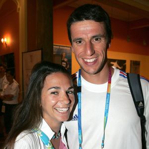 Actuellement en pleine promotion de son ouvrage "Par amour du sport", Tony Estanguet s’est laissé aller à quelques confidences sur sa vie sentimentale auprès des journalistes de La "Tribune du Dimanche"

Le champion olympique français de canoë Tony Estanguet et Laetitia assistent à une fête au Club France à Athènes-Grèce pendant les Jeux Olympiques d'Athènes. Photo par Hahn-Nebinger-Zabulon/ABACA.