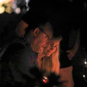 Exclusif - Arrivée samedi 16 février 2019 à Saint-Barthélemy pour les vacances scolaires des filles, Laeticia Hallyday est venue se recueillir sur la tombe de Johnny avec ses filles Jade et Joy, sa mère Françoise Thibaut et Jean Reno avec sa femme Zofia Borucka au cimetière marin de Lorient à Saint-Barthélemy. (Pour infos voir vendeur)