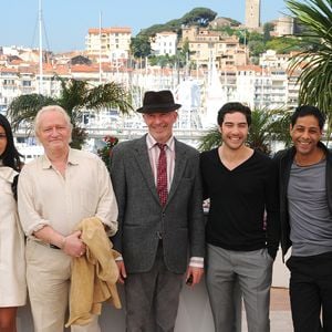 L'acteur Adel Bencherif, l'actrice Leila Bekhti, l'acteur Niels Arestrup, le réalisateur Jacques Audiard et l'acteur Tahar Rahim assistent à la séance photo du film « Un prophète » organisée au Palais des Festivals dans le cadre du 62e Festival international du film de Cannes, en France, le 16 mai 2009. Photo de Nebinger-Orban/ABACAPRESS.COM