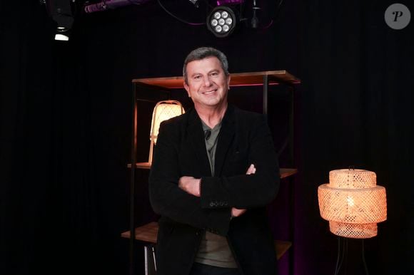 Pascal Bataille en interview pour "Purepeople", avec le format "En privé avec"