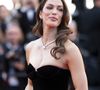 L’humoriste a donc dû demander la permission à cette femme pour pouvoir inviter Iris Mittenaere, et celle-ci les a même accompagnés tout au long du rendez-vous. 

Iris Mittenaere - Montée des marches du film " Dossier 137 " lors du 78ème Festival International du Film de Cannes, au Palais des Festivals à Cannes. Le 15 mai 2025
© Jacovides-Moreau / Bestimage