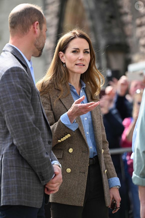 Le prince William, prince de Galles, et Catherine (Kate) Middleton, princesse de Galles, duc et duchesse de Rothesay, visitent la ville de Tobermory en Ecosse, Royaume Uni, le 29 avril 2025. © Backgrid UK/Bestimage
