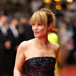 Elle estime ainsi qu'avec les grandes sommes d'argent qu'elle gagne avec son métier de comédienne, elle peut se permettre d'acheter "de bonnes crèmes".

Marina Foïs - Montée des marches du film « La femme la plus riche du monde » lors du 78ème Festival International du Film de Cannes, au Palais des Festivals à Cannes. Le 18 mai 2025
© Jacovides-Moreau / Bestimage