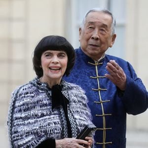 La chanteuse française Mireille Mathieu - Arrivée des invités au dîner d'Etat en l'honneur du président chinois Xi Jinping et de sa femme la Première Dame Peng Liyuan au palais présidentiel de l'Elysée à Paris, France, le 6 mai 2024. © Stéphane Lemouton / Bestimage