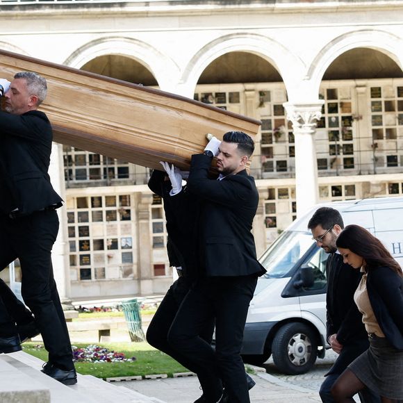 Arrivée du cerceuil - Obsèques d'Isabelle Mergault à la Coupole du Père-Lachaise à Paris le 30 mars 2026. © Cyril Moreau - Dominique Jacovides / Bestimage