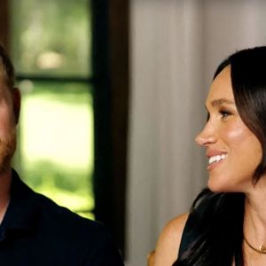Du "Megxit" en 2020 à la sortie de "Spare" en 2023, Harry et Meghan ont traversé crises et révélations tout en restant soudés.

Los Angeles, États-Unis – Le prince Harry et Meghan Markle apparaissent dans la bande-annonce prestigieuse du documentaire d’ABC consacré aux 70 ans de Disneyland, où le duc révèle son attraction préférée du parc, et qui sera diffusé le 21 septembre prochain @Backgrid UK/ Bestimage
