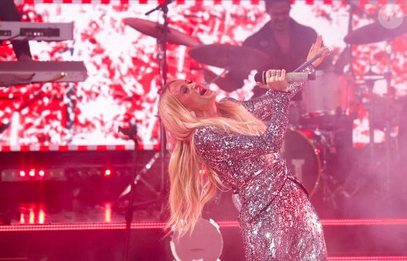 La chanteuse de musique country Carrie Underwood se produit lors du réveillon du Nouvel An, le mardi 31 décembre 2024, à New York. On estime qu'un million de personnes sont rassemblées sur Times Square et que plus d'un milliard regarderont dans le monde entier la traditionnelle boule de cristal Waterford qui tombera en 2025. Photo by John Angelillo/UPI/ABACAPRESS.COM