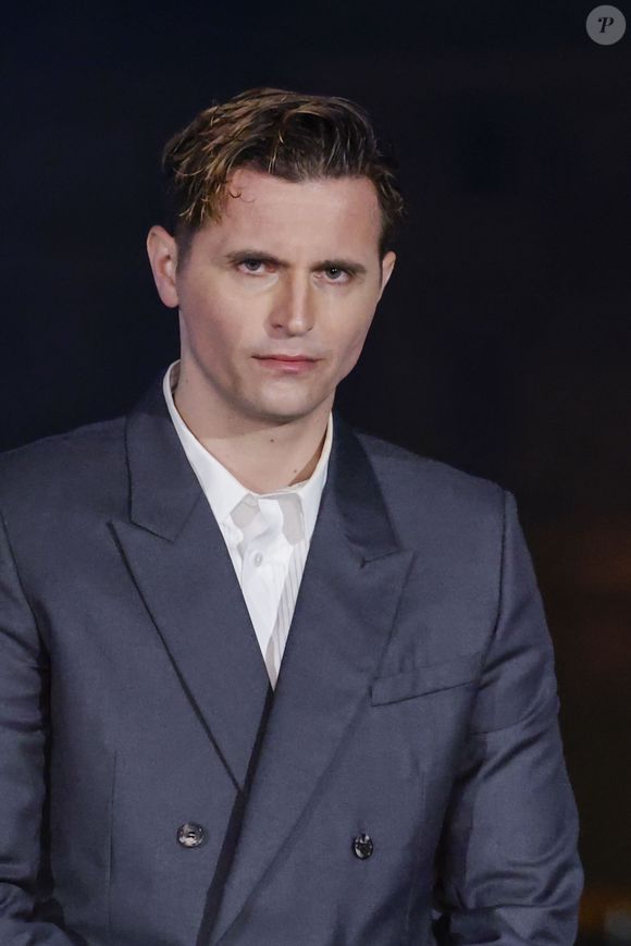 Et depuis, la question de savoir ce qui s'est vraiment passé agite les médias.

Raphaël Quenard - Arrivées au Grand Dîner du Louvre 2026 à Paris pendant la fashion week Prêt à Porter femme automne/hiver 2026-2027 (PFW)
 
© Olivier Borde / Bestimage