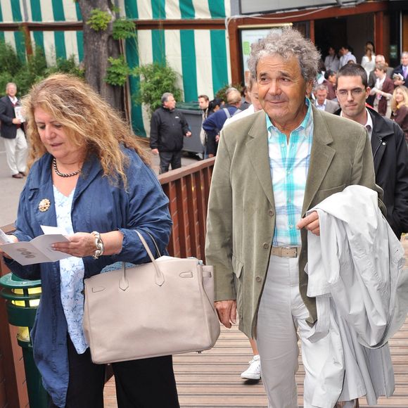 Archives - Pierre Perret et sa femme Simone Mazaltarim.
