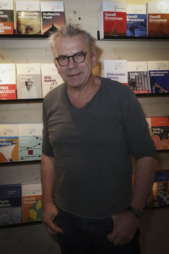 Philippe Torreton a aussi évoqué sa passion pour la cuisine

Philippe Torreton lors du Festival du Livre de Paris  , France, le 12 avril 2024. © Jack Tribeca / Bestimage