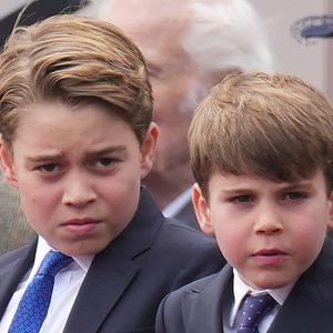 Ce début de semaine marquait les 80 ans de la Seconde Guerre mondiale

La princesse Charlotte de Galles, Le prince George de Galles,Le prince Louis de Galles - lors des commémorations saluant l'action des vétérans britanniques lors de la Seconde guerre mondiale au palais de Buckingham © Julien Burton / Bestimage
