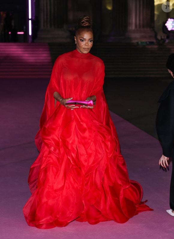 Janet Jackson sur le tapis rose du photocall du bal du British Museum 2025 à Londres, Royaume Uni, le 18 octobre 2025. © GoffPhotos/Bestimage