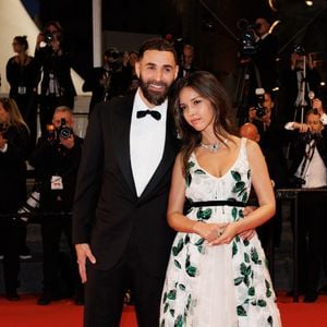 Karim Benzema et sa compagne Lyna Khoudri lors de la montée des marches du film « 13 jours 13 nuits » lors du 78ème Festival International du Film de Cannes. Le 23 mai 2025
© Jacovides-Moreau / Bestimage