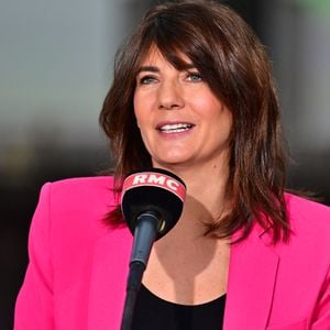 De rares confidences de la part d'Estelle Denis.

Estelle Denis présente son émission "Estelle Midi" (RMC) depuis le sommet pour l'action sur l'IA au Grand Palais à Paris le 10 février 2025.

© Christian Liewig / Bestimage