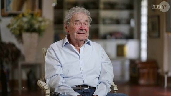 À 91 ans, le chanteur a reçu la journaliste Audrey Crespo-Mara chez lui, à Nangis en Seine-et-Marne, pour "Sept à Huit".

Pierre Perret ouvre les portes de sa maison en région parisienne.