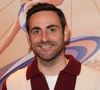 "Ce qui devait être une aventure de trois mois s’est transformé en deux années d’antenne de complicité et de fous rires partagés avec les auditeurs de NRJ. Une belle parenthèse qui se fermera avec le sourire à la fin de la saison", lit-on dans le communiqué.

Camille Combal au photocall de la générale du spectacle "Tempo" du Cirque d'Hiver Bouglione à Paris, France, le 18 octobre 2025. © Coadic Guirec/Bestimage