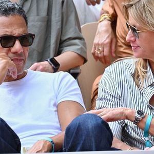 Le compagnon de Sarah Poniatowski ne se montre que très rarement avec sa chérie.

Roschdy Zem et Sarah Poniatowski dans les tribunes de Roland Garros le 01 juin 2025 à Paris, France. Photo by ABACAPRESS.COM