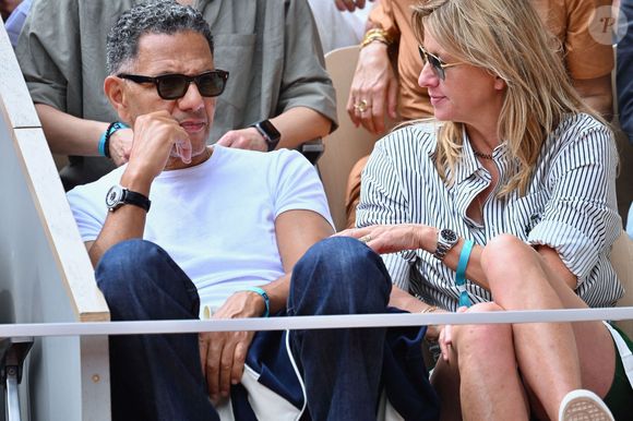 Le compagnon de Sarah Poniatowski ne se montre que très rarement avec sa chérie.

Roschdy Zem et Sarah Poniatowski dans les tribunes de Roland Garros le 01 juin 2025 à Paris, France. Photo by ABACAPRESS.COM