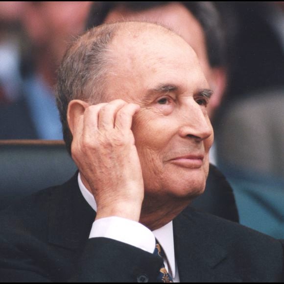 ARCHIVES - FRANCOIS MITTERRAND AU PARC DES PRINCES